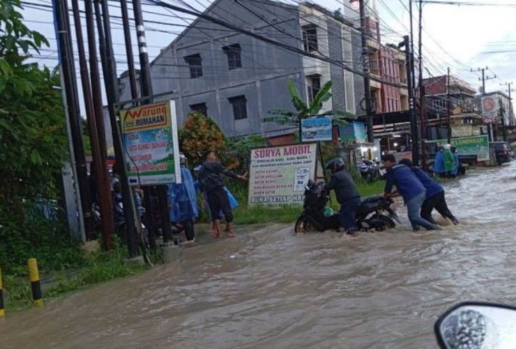 BMKG Samarinda Imbau Warga Kaltim Waspadai Banjir dan Longsor Awal Desember 2025