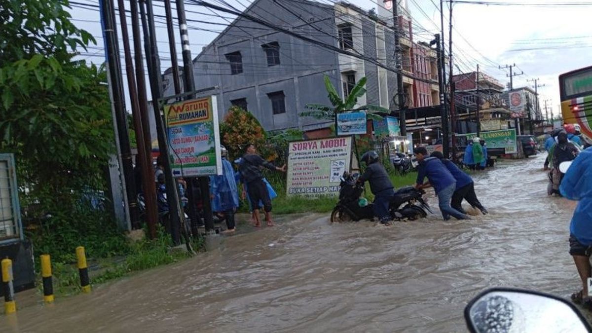 BMKG Samarinda Imbau Warga Kaltim Waspadai Banjir dan Longsor Awal Desember 2025